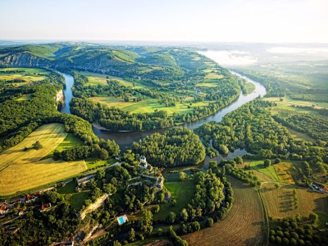 La Vallée de la Dordogne, ses grottes et ses châteaux